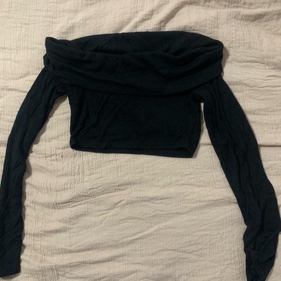 Black Off-Shoulder Women's Top - Picture 1 of 4